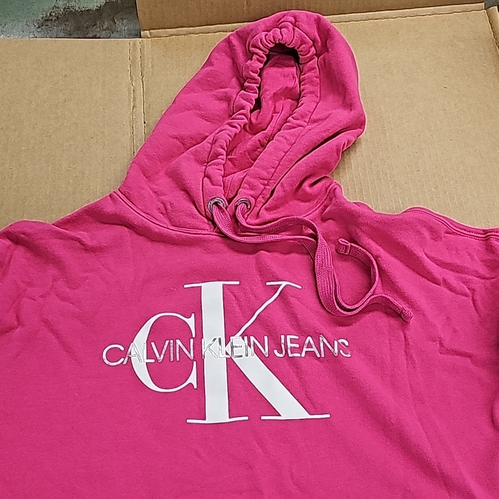 Calvin Klein Crop Hoodie. Pink, size medium, only wore 1.